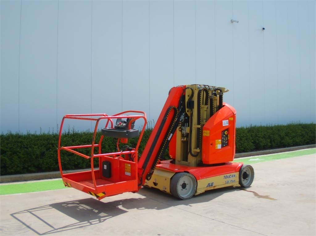 JLG Toucan 12E+ - Вертикальный мачтовый подъемник: фото 2 JLG Toucan 12E+ - Вертикальный мачтовый подъемник: фото 2