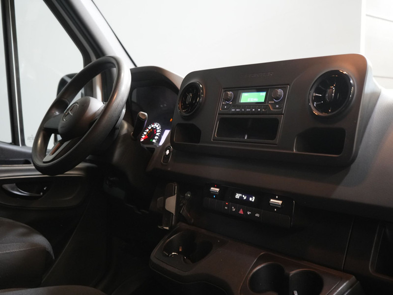 Mercedes-Benz Sprinter 316 2.2 CDI Aut. L2H2 EXPORT ONLY RWD LED/ Gev.Stoel/ Cruise/ Trekhaak - Цельнометаллический фургон: фото 3 Mercedes-Benz Sprinter 316 2.2 CDI Aut. L2H2 EXPORT ONLY RWD LED/ Gev.Stoel/ Cruise/ Trekhaak - Цельнометаллический фургон: фото 3