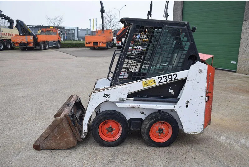 Bobcat S70 - Мини-погрузчик с бортовым поворотом: фото 1 Bobcat S70 - Мини-погрузчик с бортовым поворотом: фото 1