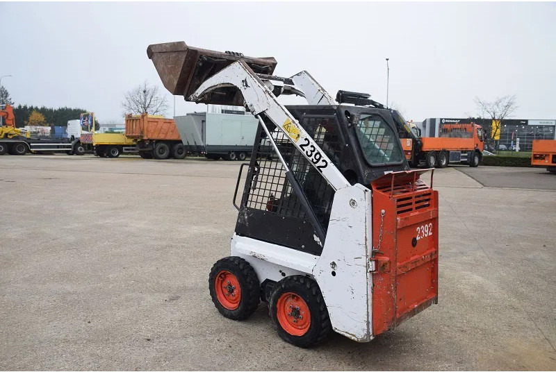 Bobcat S70 - Мини-погрузчик с бортовым поворотом: фото 4 Bobcat S70 - Мини-погрузчик с бортовым поворотом: фото 4