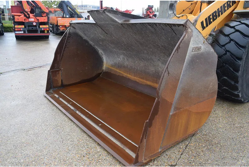 Liebherr L576 X power -stock id93 - Колёсный погрузчик: фото 4 Liebherr L576 X power -stock id93 - Колёсный погрузчик: фото 4