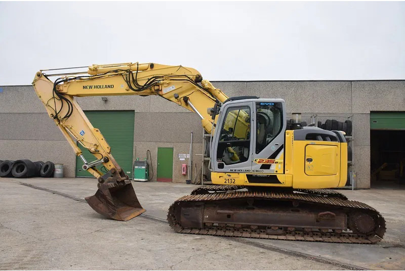 New Holland Kobelco E235B SR-LCT - Гусеничный экскаватор: фото 3 New Holland Kobelco E235B SR-LCT - Гусеничный экскаватор: фото 3