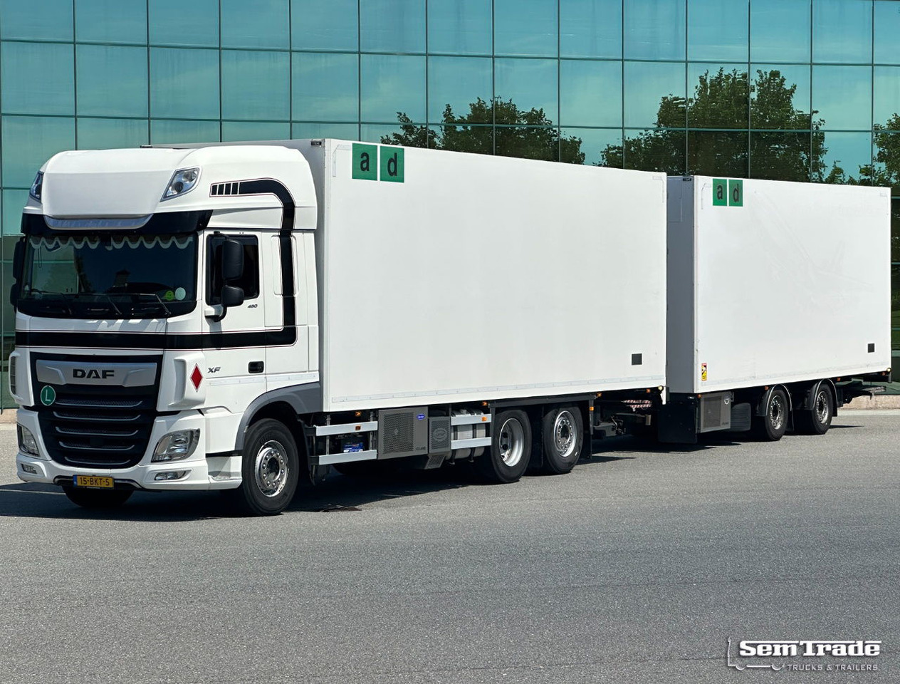 DAF XF 480 FAR SSC 2x Tail Lift 50 CC Trolleys Carrier TRS Iceland Super Condition NL-Combi - Рефрижератор: фото 1 DAF XF 480 FAR SSC 2x Tail Lift 50 CC Trolleys Carrier TRS Iceland Super Condition NL-Combi - Рефрижератор: фото 1