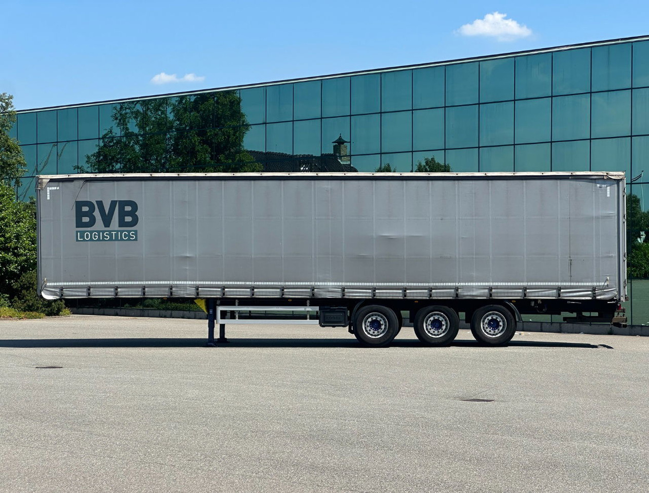 Kögel SN24 Edscha SAF Axles Disc Brakes Lift Axle TOP Condition NL Trailer - Тентованный полуприцеп: фото 2 Kögel SN24 Edscha SAF Axles Disc Brakes Lift Axle TOP Condition NL Trailer - Тентованный полуприцеп: фото 2