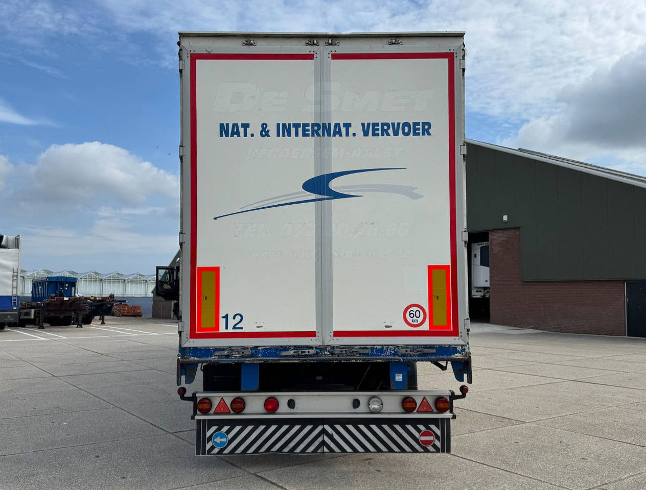 Renders 3 Axle Disc Brakes Lift Axle Nice Chassis Wooden Floor Sliding Roof - Тентованный полуприцеп: фото 4 Renders 3 Axle Disc Brakes Lift Axle Nice Chassis Wooden Floor Sliding Roof - Тентованный полуприцеп: фото 4