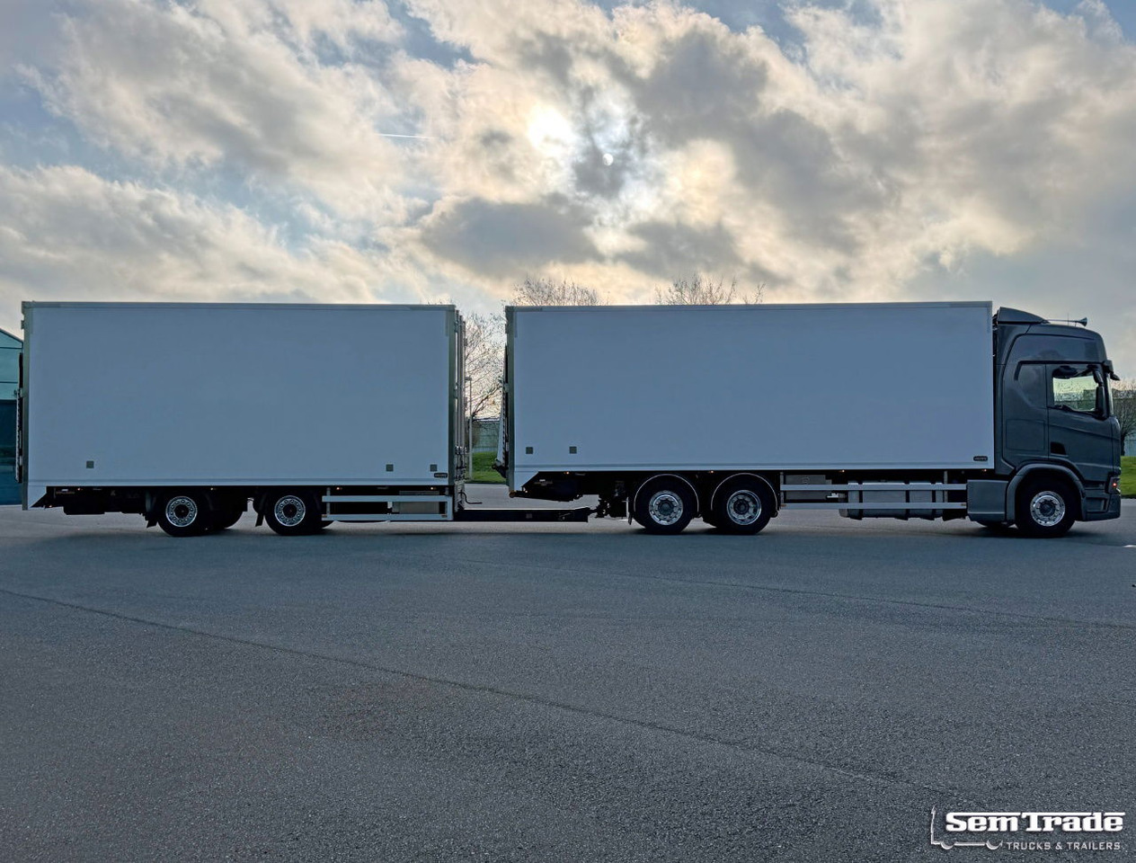 Scania R450 Retarder Full AIR 163.000 KM Heiwo Isolated Boxes 2X Tail Lift NL-Truck IN NEW Condition - Грузовик с закрытым кузовом: фото 5 Scania R450 Retarder Full AIR 163.000 KM Heiwo Isolated Boxes 2X Tail Lift NL-Truck IN NEW Condition - Грузовик с закрытым кузовом: фото 5