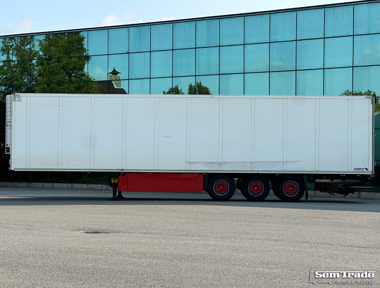 Schmitz Cargobull SKO24 Carrier Vector 1850 2X Lift Axle Flowerwide 270 CM High Holland Trailer - Полуприцеп-рефрижератор: фото 2 Schmitz Cargobull SKO24 Carrier Vector 1850 2X Lift Axle Flowerwide 270 CM High Holland Trailer - Полуприцеп-рефрижератор: фото 2