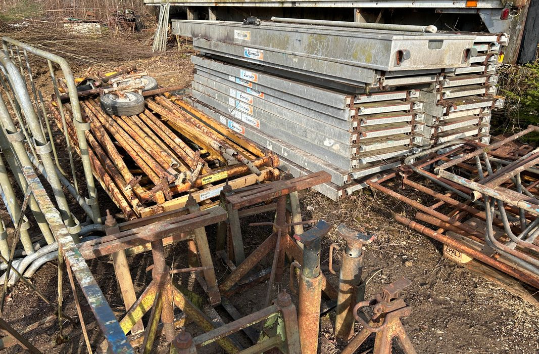 Enrubanneuse, escaliers metals, bois, chevre hydraulique, echafaudage ,mats - Строительное оборудование: фото 4 Enrubanneuse, escaliers metals, bois, chevre hydraulique, echafaudage ,mats - Строительное оборудование: фото 4