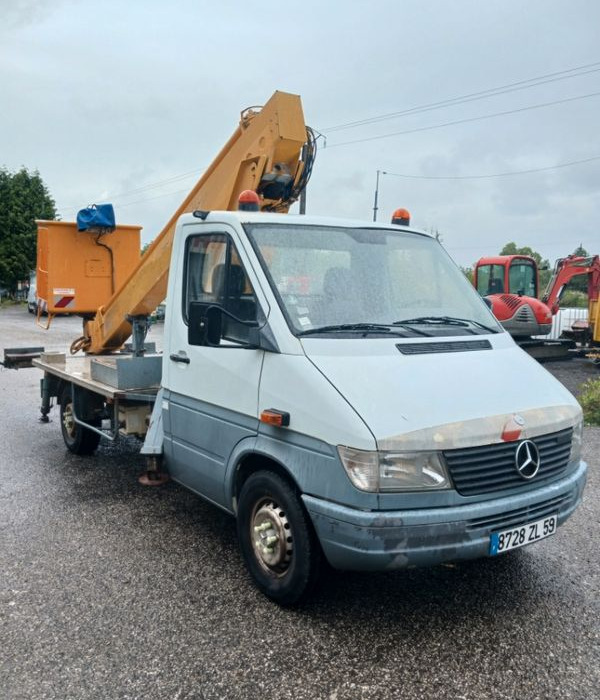 Nacelles sur VL et PL - Грузовик с подъемником: фото 1 Nacelles sur VL et PL - Грузовик с подъемником: фото 1