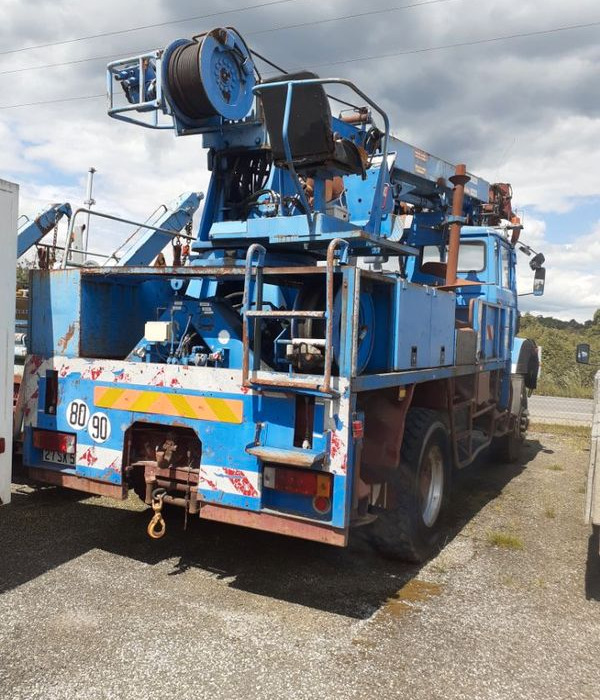 Camions 4x4 tarieres ex EDF pour plantation poteaux betons ou bois - Строительная техника, Грузовик: фото 1 Camions 4x4 tarieres ex EDF pour plantation poteaux betons ou bois - Строительная техника, Грузовик: фото 1