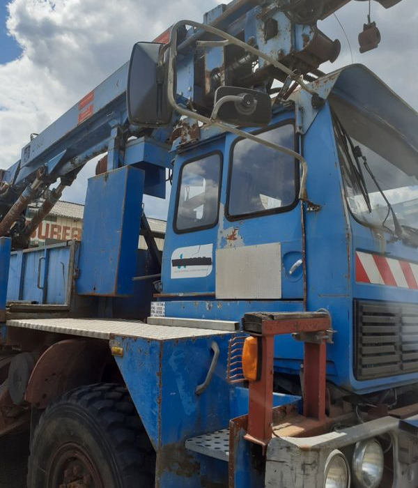 Camions 4x4 tarieres ex EDF pour plantation poteaux betons ou bois - Строительная техника, Грузовик: фото 3 Camions 4x4 tarieres ex EDF pour plantation poteaux betons ou bois - Строительная техника, Грузовик: фото 3