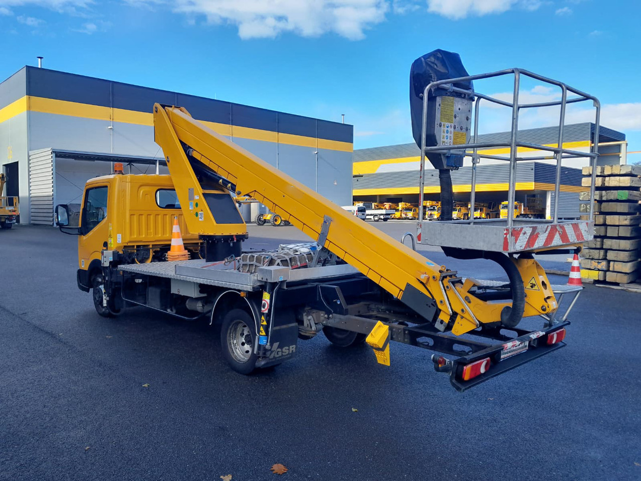 GSR E200T Comfort X - Грузовик с подъемником: фото 2 GSR E200T Comfort X - Грузовик с подъемником: фото 2