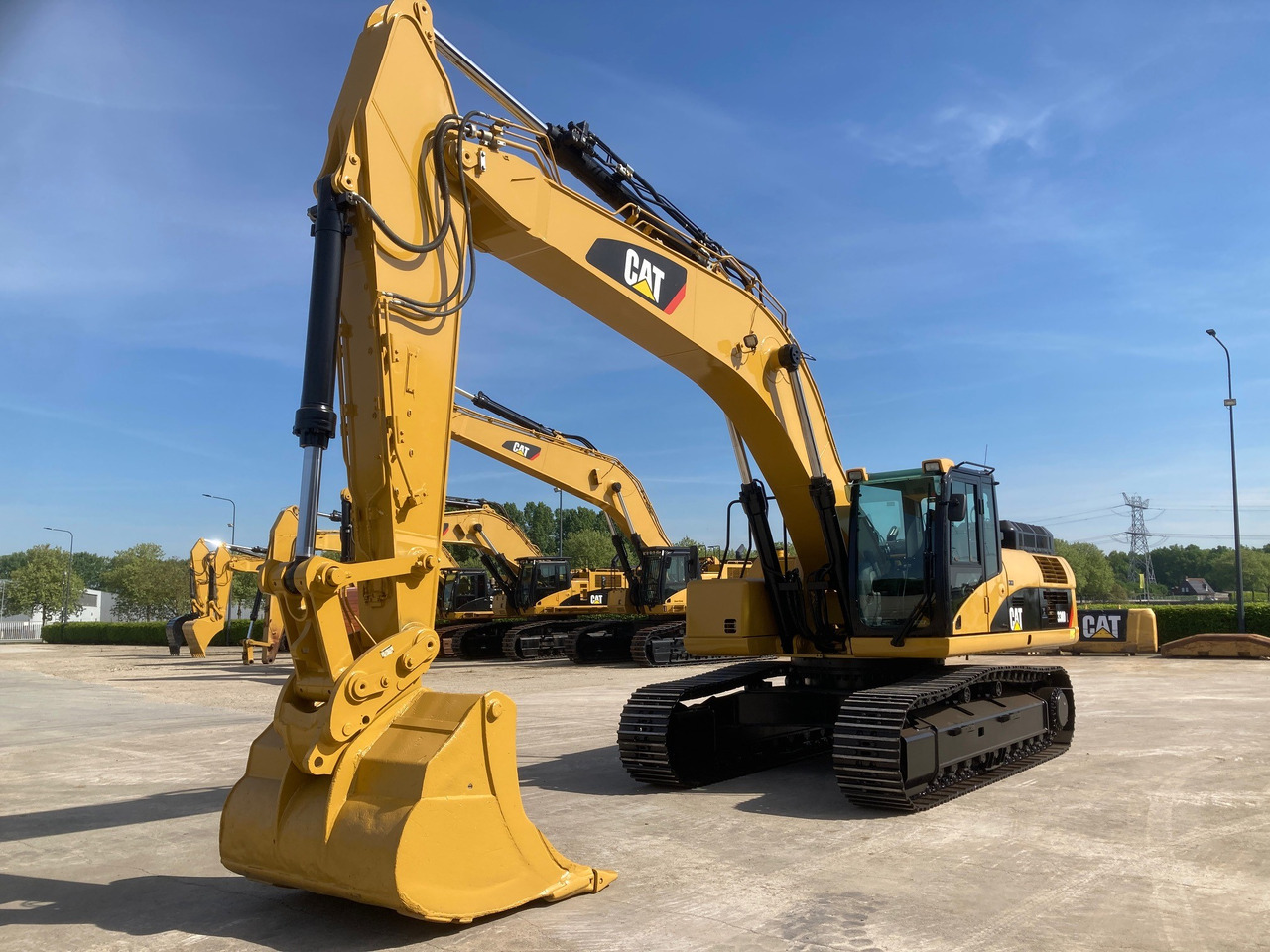 Caterpillar 330DL - Гусеничный экскаватор: фото 3 Caterpillar 330DL - Гусеничный экскаватор: фото 3