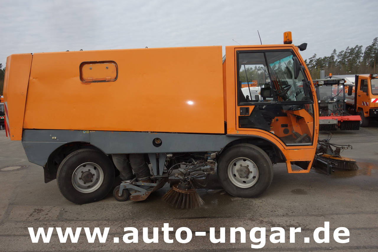 Aebi MFH 5000 Kehrmaschine Baujahr 2004 4-Rad Lenkung Wildkrautbesen - Подметально-уборочная машина: фото 4 Aebi MFH 5000 Kehrmaschine Baujahr 2004 4-Rad Lenkung Wildkrautbesen - Подметально-уборочная машина: фото 4