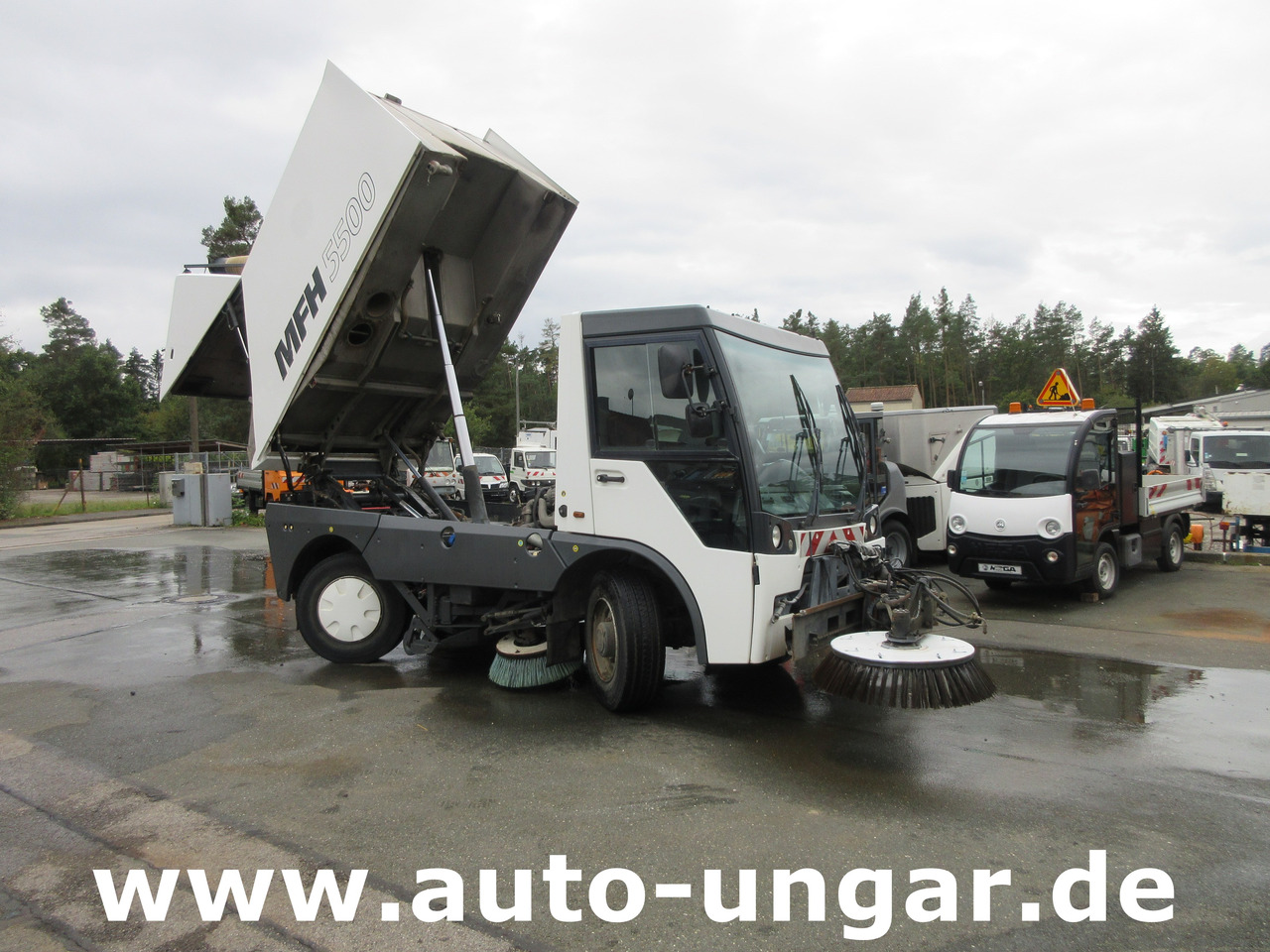 Aebi MFH 5500 Baujahr 2012 Euro 5 Kehrmaschine mit Hochentleerung - Подметально-уборочная машина: фото 1 Aebi MFH 5500 Baujahr 2012 Euro 5 Kehrmaschine mit Hochentleerung - Подметально-уборочная машина: фото 1