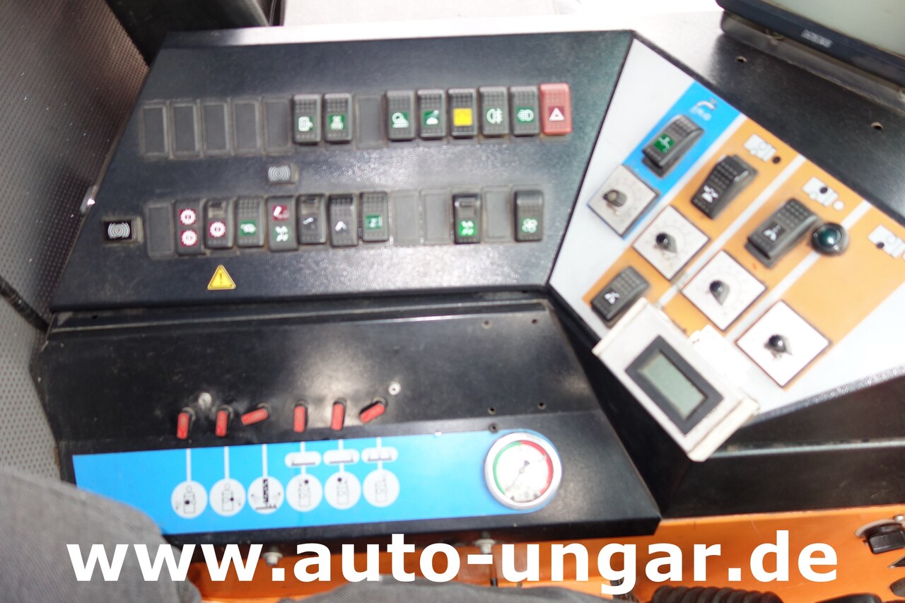 Подметально-уборочная машина Aebi Schmidt MFH 5000 Kehrmaschine 4-Rad Lenkung Wildkrautbesen: фото 16