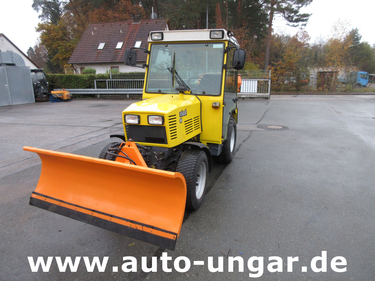 Schanzlin 304 Diesel 4x4 Winterdienst Pflug & Streuer 2-Sitzer Zapfwelle - Коммунальный трактор: фото 1 Schanzlin 304 Diesel 4x4 Winterdienst Pflug & Streuer 2-Sitzer Zapfwelle - Коммунальный трактор: фото 1