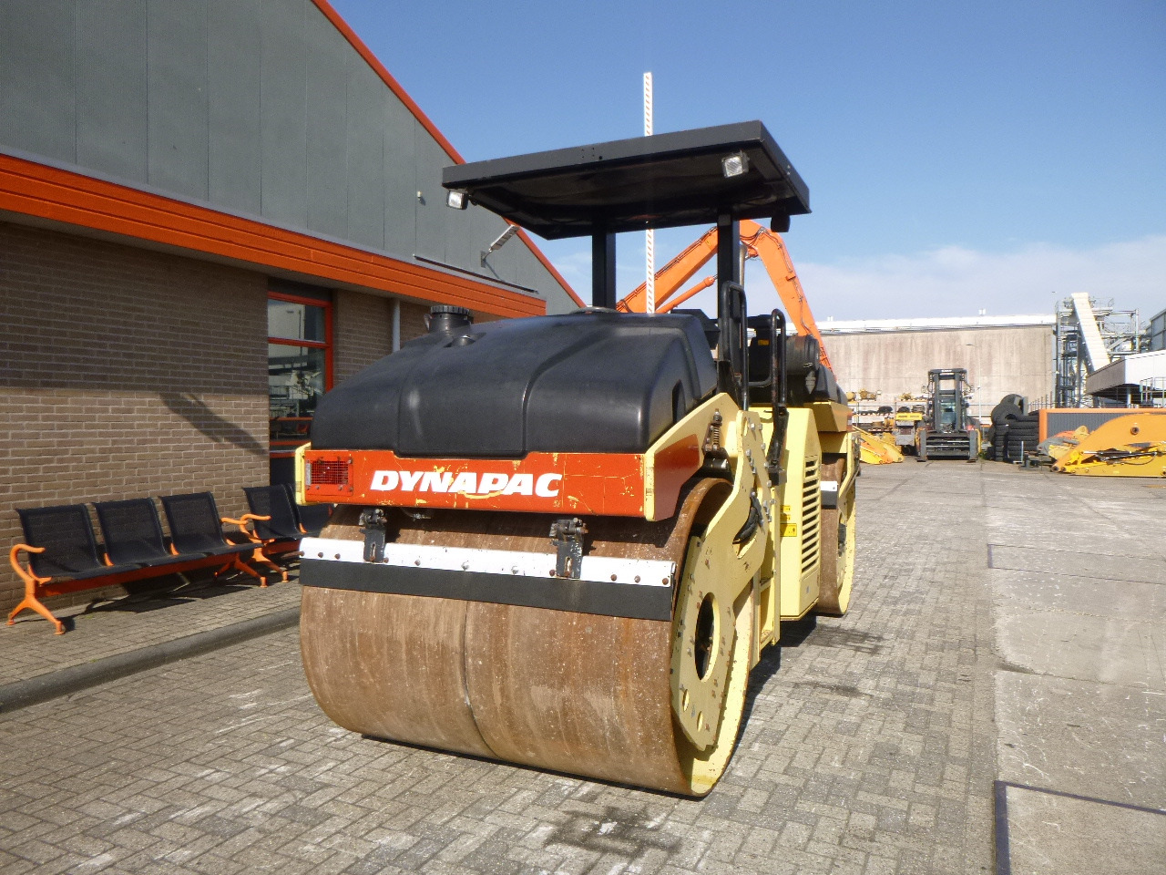 DYNAPAC CC432V - Дорожный каток: фото 4 DYNAPAC CC432V - Дорожный каток: фото 4