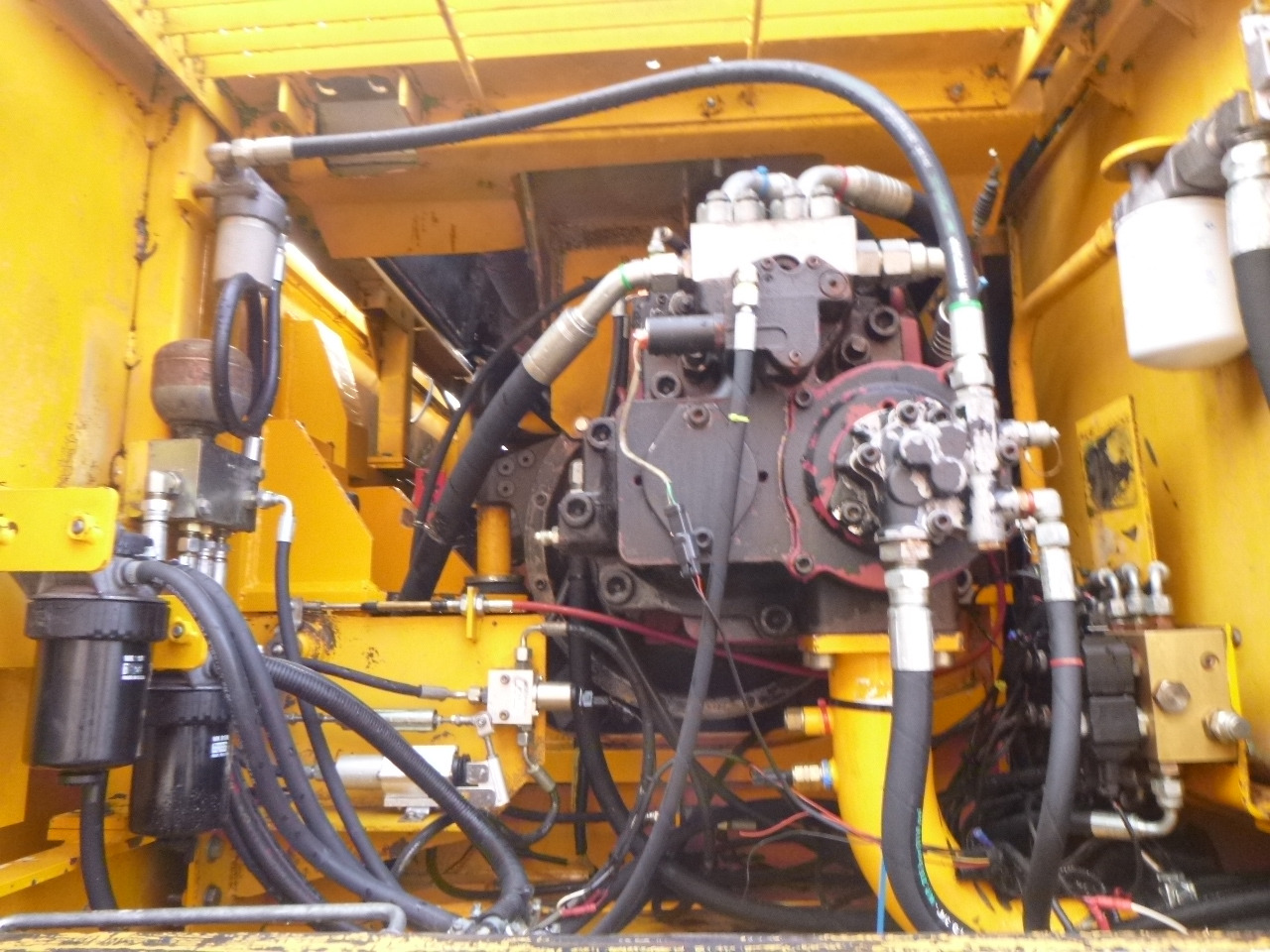 Гусеничный экскаватор JCB JS460LC: фото 17