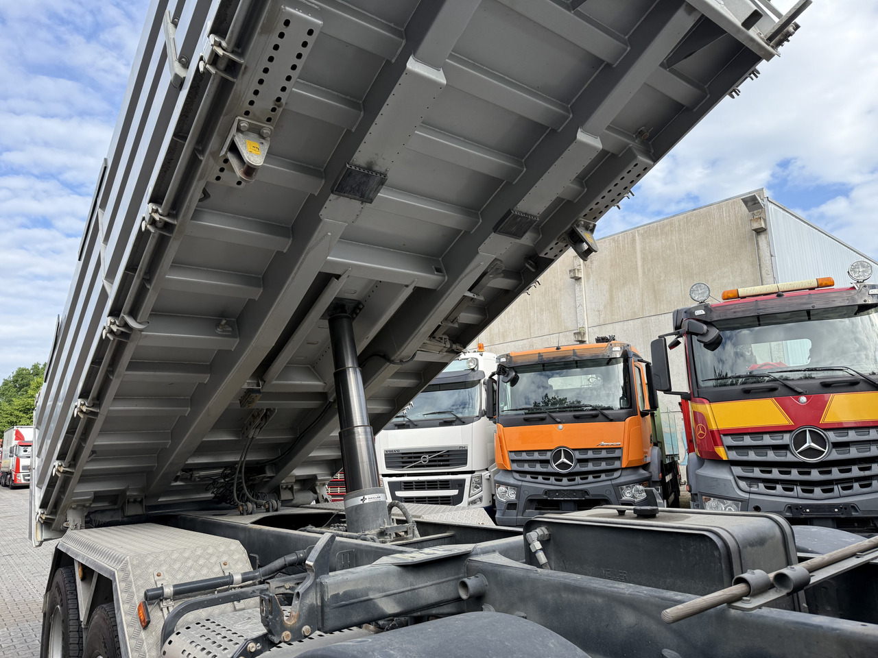 Iveco T-Way 510 / AT410T51 8X4 Meiller - Самосвал: фото 3 Iveco T-Way 510 / AT410T51 8X4 Meiller - Самосвал: фото 3