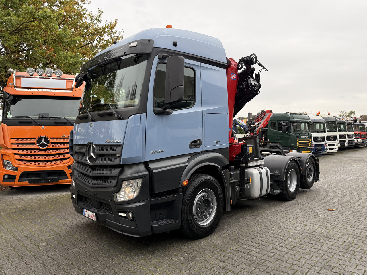 Mercedes-Benz Actros 2548 LS 6X2 Kran HMF 3220 bis 16 Meter - Автоманипулятор, Тягач: фото 1 Mercedes-Benz Actros 2548 LS 6X2 Kran HMF 3220 bis 16 Meter - Автоманипулятор, Тягач: фото 1