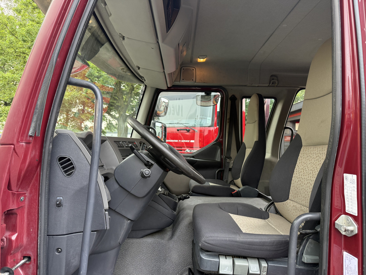 Renault Midlum 180.10 DoKa - Грузовик с закрытым кузовом: фото 4 Renault Midlum 180.10 DoKa - Грузовик с закрытым кузовом: фото 4