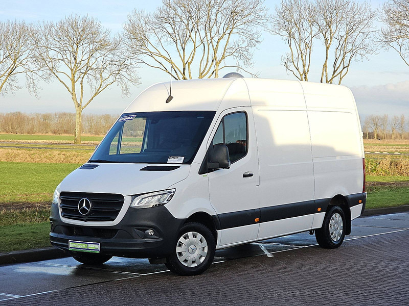Mercedes-Benz Sprinter 317 L2H2 LED MBUX10 RWD! - Цельнометаллический фургон: фото 2 Mercedes-Benz Sprinter 317 L2H2 LED MBUX10 RWD! - Цельнометаллический фургон: фото 2