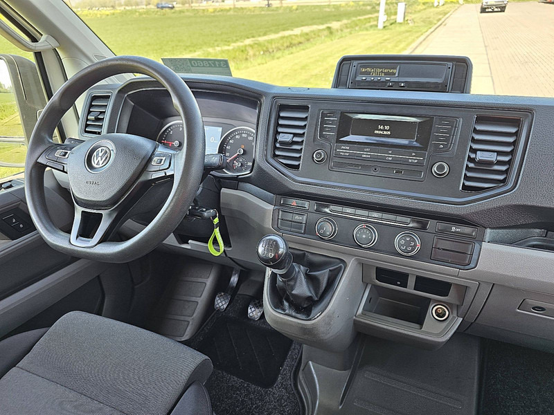 Фото интерьера 1: Малотоннажный бортовой грузовик Volkswagen Crafter 50 ac ahw 3500 kg EUR6