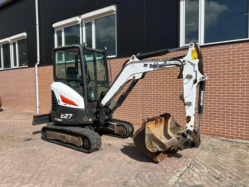 Bobcat E27 - Мини-экскаватор: фото 3 Bobcat E27 - Мини-экскаватор: фото 3