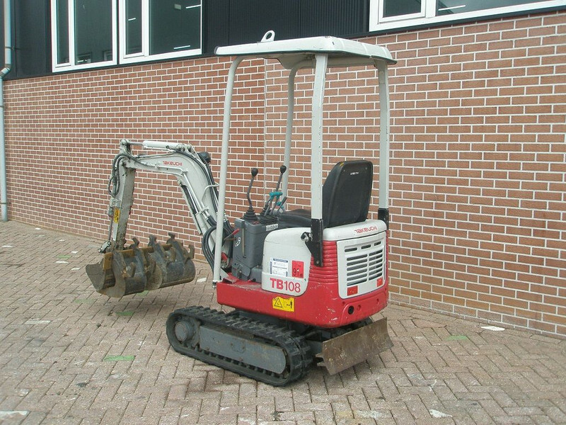 Takeuchi TB108 - Мини-экскаватор: фото 2 Takeuchi TB108 - Мини-экскаватор: фото 2
