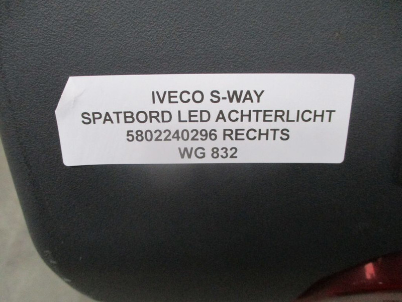 Iveco 5802240296 //41299389/ 41299388 RECHTS LAMP EN SPATBORSMET LED S WAY MODEL 2021 - Задний фонарь для Грузовиков: фото 3 Iveco 5802240296 //41299389/ 41299388 RECHTS LAMP EN SPATBORSMET LED S WAY MODEL 2021 - Задний фонарь для Грузовиков: фото 3