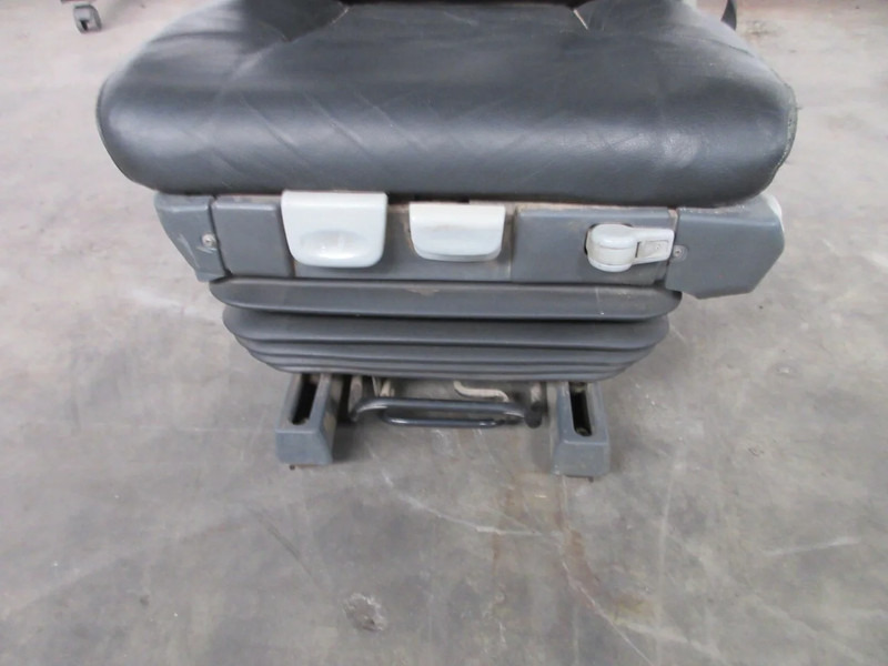 MAN 81.62307-6623//81.62307-662181.62307-6562//81.62307-6558 STOELEN SET - Сиденье для Грузовиков: фото 2 MAN 81.62307-6623//81.62307-662181.62307-6562//81.62307-6558 STOELEN SET - Сиденье для Грузовиков: фото 2