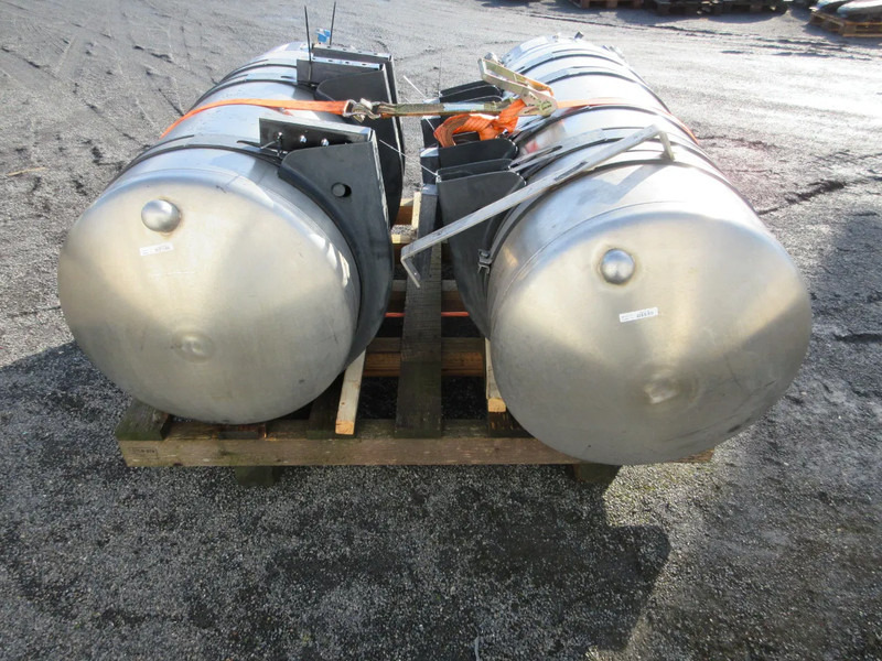 Scania 2859387 // 2782051 // 2859386 // 2782050 LNG TANKS SCANIA R 410 NGS 2021 - Топливный бак для Грузовиков: фото 3 Scania 2859387 // 2782051 // 2859386 // 2782050 LNG TANKS SCANIA R 410 NGS 2021 - Топливный бак для Грузовиков: фото 3