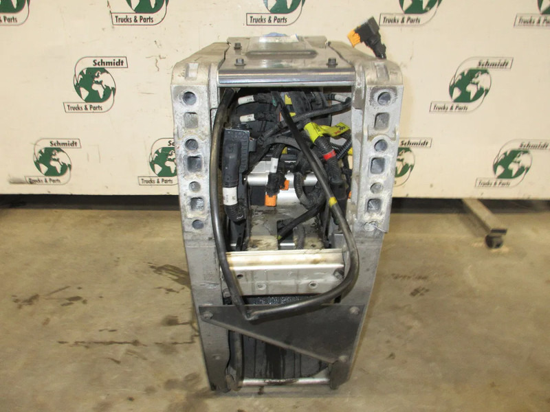 Volvo 23225656 // 24047642 AD BLUE TANK VOLVO FM 330 EURO 6 MODEL 2023 - Топливный бак для Грузовиков: фото 3 Volvo 23225656 // 24047642 AD BLUE TANK VOLVO FM 330 EURO 6 MODEL 2023 - Топливный бак для Грузовиков: фото 3