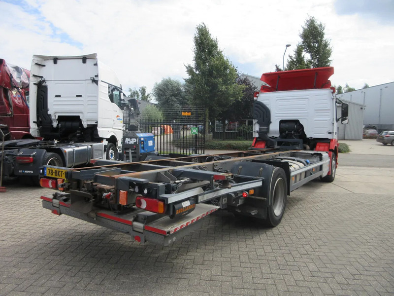 Volvo FM FM 330 - Грузовик-контейнеровоз/ Сменный кузов: фото 4 Volvo FM FM 330 - Грузовик-контейнеровоз/ Сменный кузов: фото 4