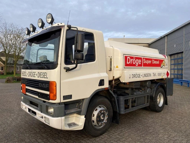 DAF 65CF-240 / FULL STEEL / POMP / 3 COMPARTIMENTS / 8350 LITER / ONLY:25969 KM / EURO-2 / MANUAL / GOOD CONDITION - Грузовик-цистерна: фото 1 DAF 65CF-240 / FULL STEEL / POMP / 3 COMPARTIMENTS / 8350 LITER / ONLY:25969 KM / EURO-2 / MANUAL / GOOD CONDITION - Грузовик-цистерна: фото 1