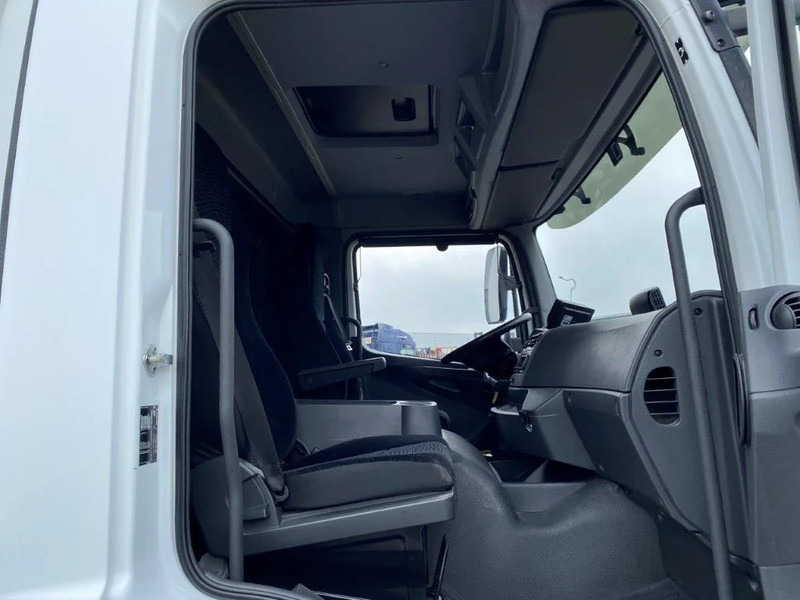 Грузовик с закрытым кузовом Mercedes-Benz ATEGO 1624 / AUTOMATIC / CLOSED BOX / SIDE DOORS / AIRCO / LWDS / FCW / EURO-6 / 2016: фото 20 Грузовик с закрытым кузовом Mercedes-Benz ATEGO 1624 / AUTOMATIC / CLOSED BOX / SIDE DOORS / AIRCO / LWDS / FCW / EURO-6 / 2016: фото 20