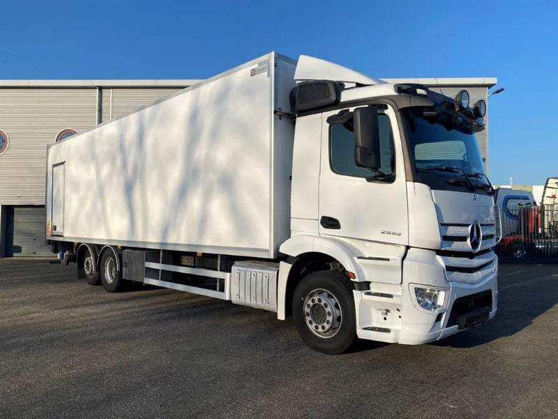 Mercedes-Benz Antos 2533 / LIFT AXLE / HEATED CLOSED BOX / PLATFORM 2000 KG / ONLY:506959 KM / SIDE DOOR / AUTOMATIC / EURO-6 / 2019 - Грузовик с закрытым кузовом: фото 2 Mercedes-Benz Antos 2533 / LIFT AXLE / HEATED CLOSED BOX / PLATFORM 2000 KG / ONLY:506959 KM / SIDE DOOR / AUTOMATIC / EURO-6 / 2019 - Грузовик с закрытым кузовом: фото 2