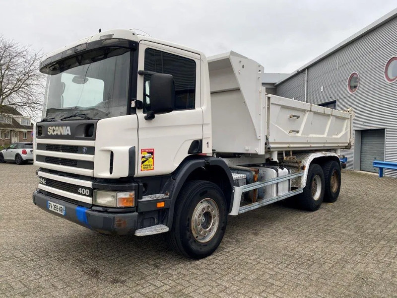 Scania 124-400 / 6X4 / RETARDER / BIG AXLE / FULL STEEL / 2SIDE TIPPER / OLD TACHO / AIRCO / MANUAL / EURO-2 / 2000 - Самосвал: фото 1 Scania 124-400 / 6X4 / RETARDER / BIG AXLE / FULL STEEL / 2SIDE TIPPER / OLD TACHO / AIRCO / MANUAL / EURO-2 / 2000 - Самосвал: фото 1
