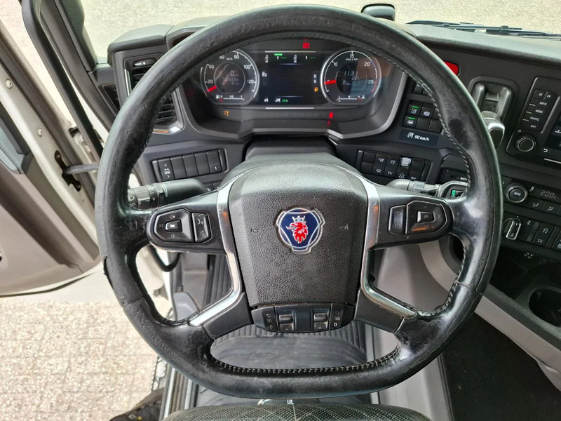 Крюковой мультилифт Scania NGS R500 / RETARDER / AJK HOOK 22 TON / LIFT+LENKACHSE / TUV:17-06-2026 / NAVI / LWDS / ALCOA / LEATHER / AUTOMATIC / EURO-6 / 2: фото 19