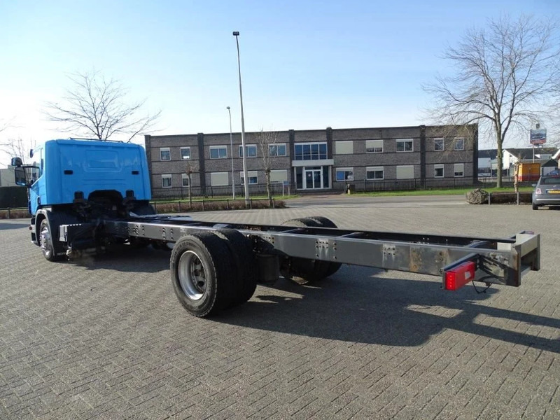 Scania P250 / AUTOMATIC / ONLY 155351 DKM / GOOD STATE / WB 5900 CM / FULL AIR / NAVI / EURO-6 / 2014 - Грузовик-шасси: фото 3 Scania P250 / AUTOMATIC / ONLY 155351 DKM / GOOD STATE / WB 5900 CM / FULL AIR / NAVI / EURO-6 / 2014 - Грузовик-шасси: фото 3