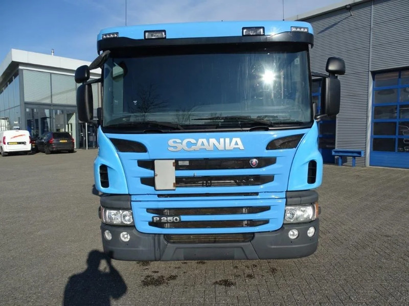 Scania P250 / AUTOMATIC / ONLY 155351 DKM / GOOD STATE / WB 5900 CM / FULL AIR / NAVI / EURO-6 / 2014 - Грузовик-шасси: фото 5 Scania P250 / AUTOMATIC / ONLY 155351 DKM / GOOD STATE / WB 5900 CM / FULL AIR / NAVI / EURO-6 / 2014 - Грузовик-шасси: фото 5