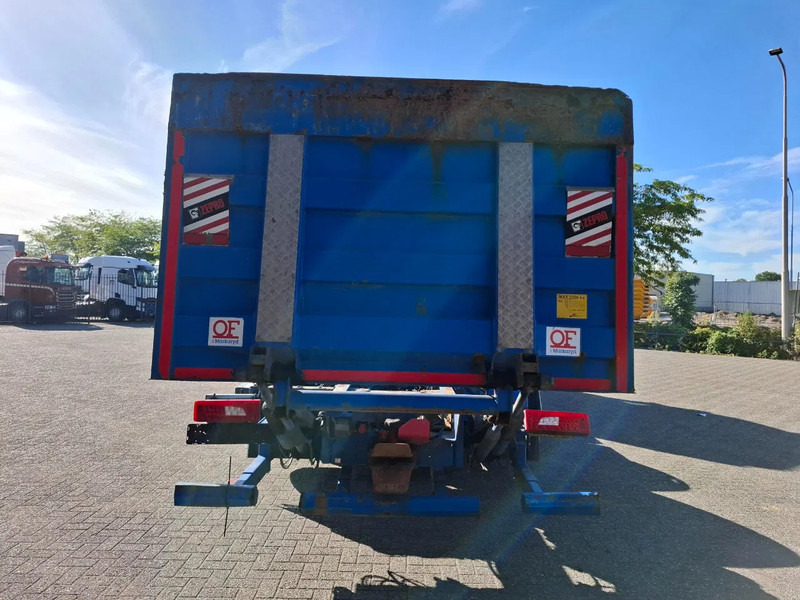 Scania R580 V8 / RETARDER / LIFT+LENKACHSE / FULL-AIR / PLATFORM 2000 KG / LEATHER / AIRCO / AUTOMATIC / EURO-6 / 2015 - Грузовик-шасси: фото 4 Scania R580 V8 / RETARDER / LIFT+LENKACHSE / FULL-AIR / PLATFORM 2000 KG / LEATHER / AIRCO / AUTOMATIC / EURO-6 / 2015 - Грузовик-шасси: фото 4