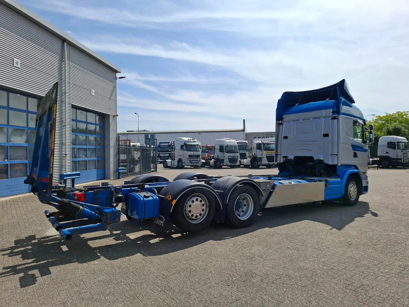 Scania R580 V8 / RETARDER / LIFT+LENKACHSE / FULL-AIR / PLATFORM 2000 KG / NAVI / LEATHER / AIRCO / AUTOMATIC / EURO-6 / 2014 - Грузовик-шасси: фото 5 Scania R580 V8 / RETARDER / LIFT+LENKACHSE / FULL-AIR / PLATFORM 2000 KG / NAVI / LEATHER / AIRCO / AUTOMATIC / EURO-6 / 2014 - Грузовик-шасси: фото 5