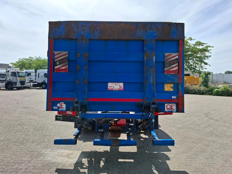 Scania R580 V8 / RETARDER / LIFT+LENKACHSE / FULL-AIR / PLATFORM 2000 KG / NAVI / LEATHER / AIRCO / AUTOMATIC / EURO-6 / 2014 - Грузовик-шасси: фото 4 Scania R580 V8 / RETARDER / LIFT+LENKACHSE / FULL-AIR / PLATFORM 2000 KG / NAVI / LEATHER / AIRCO / AUTOMATIC / EURO-6 / 2014 - Грузовик-шасси: фото 4