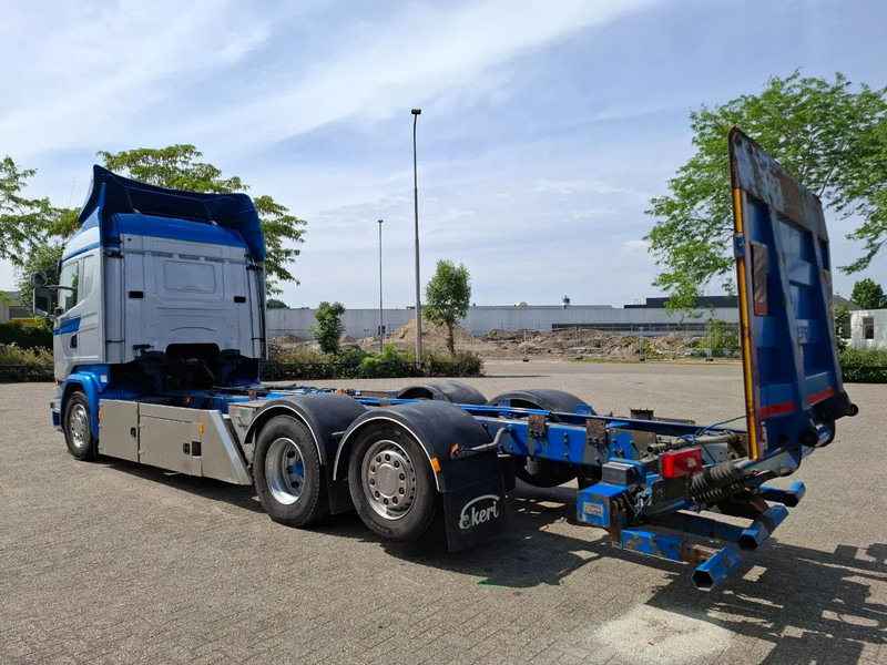 Scania R580 V8 / RETARDER / LIFT+LENKACHSE / FULL-AIR / PLATFORM 2000 KG / NAVI / LEATHER / AIRCO / AUTOMATIC / EURO-6 / 2014 - Грузовик-шасси: фото 3 Scania R580 V8 / RETARDER / LIFT+LENKACHSE / FULL-AIR / PLATFORM 2000 KG / NAVI / LEATHER / AIRCO / AUTOMATIC / EURO-6 / 2014 - Грузовик-шасси: фото 3