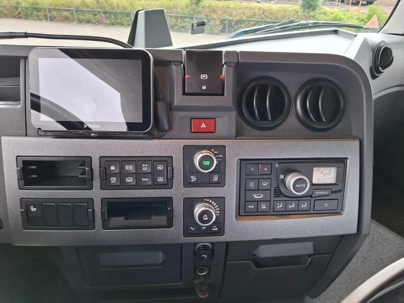 Тягач Renault T460 Comfort / CLEAN NL TRUCK / TUV:12-02-2026 / DOUBLE TANK / ACC / LWDS / FRIDGE / 2XBED / AUTOMATIC / EURO-6 / 2019: фото 16