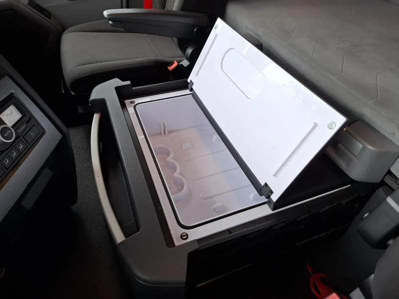 Тягач Renault T460 Comfort / CLEAN NL TRUCK / TUV:12-02-2026 / DOUBLE TANK / ACC / LWDS / FRIDGE / 2XBED / AUTOMATIC / EURO-6 / 2019: фото 20