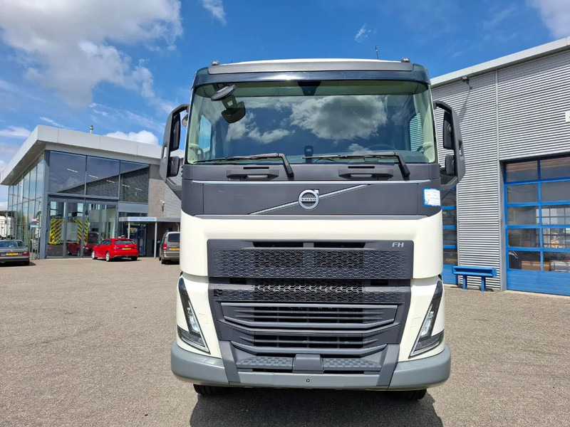 Volvo FH5-500 / 6X4 / RETARDER / HYDRAULICS / ONLY:46190 KM / BIG AXLE / 52 TON / VEB+ / ACC / LWDS / TOP CONDITION / AUTOMATIC / EURO - Тягач: фото 5 Volvo FH5-500 / 6X4 / RETARDER / HYDRAULICS / ONLY:46190 KM / BIG AXLE / 52 TON / VEB+ / ACC / LWDS / TOP CONDITION / AUTOMATIC / EURO - Тягач: фото 5