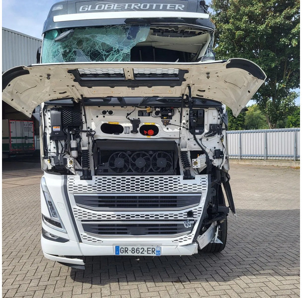 Volvo FH5-500 XL / ENGINE RUNNING / VEB+ / I-PARKCOOL / ONLY:349717 KM / I-SAVE / ACC / LWDS / SIDESKIRTS / AUTOMATIC / EURO-6 / 2023 - Тягач: фото 4 Volvo FH5-500 XL / ENGINE RUNNING / VEB+ / I-PARKCOOL / ONLY:349717 KM / I-SAVE / ACC / LWDS / SIDESKIRTS / AUTOMATIC / EURO-6 / 2023 - Тягач: фото 4